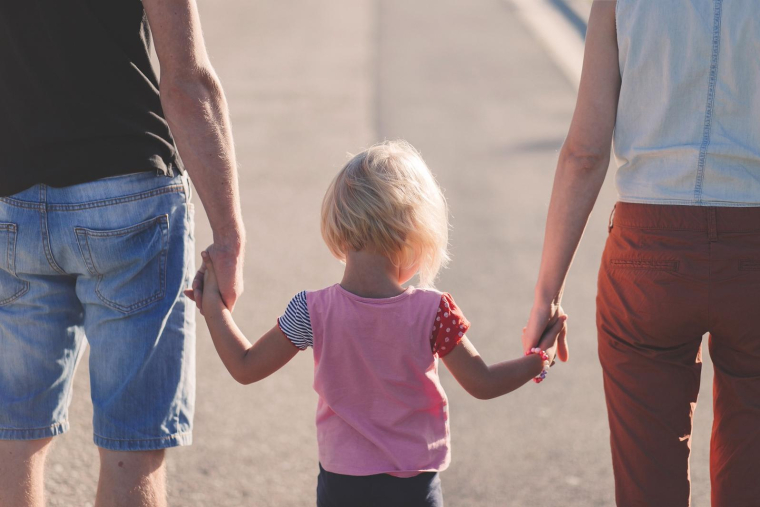 Les députés proposent d'appliquer un abattement sur les droits de donation pour les enfants des conjoints. (illustration) (Pixabay / Pexels)