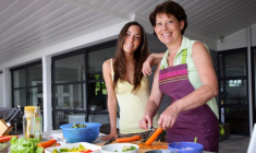 Doit-on rattacher son enfant majeur à son foyer fiscal ? (© DR)