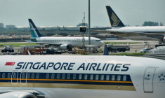 Des avions de Singapore Airlines sont stationnés à l'aéroport de Changi