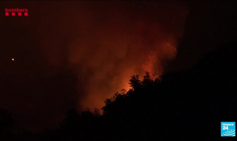 Des feux ravagent la péninsule ibérique : des milliers de pompiers mobilisés en Espagne et au Portugal