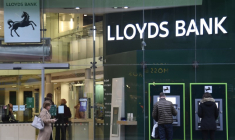 LLOYDS BANK: BÉNÉFICE EN HAUSSE DE 24%, RACHAT D'ACTIONS POUR 1,75 MILLIARD DE LIVRES