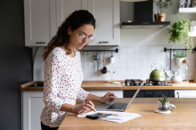 (Les rentrées d'argent qui arrivent sur votre compte bancaire sont à suivre avec attention - Visuel Adobe Stock)