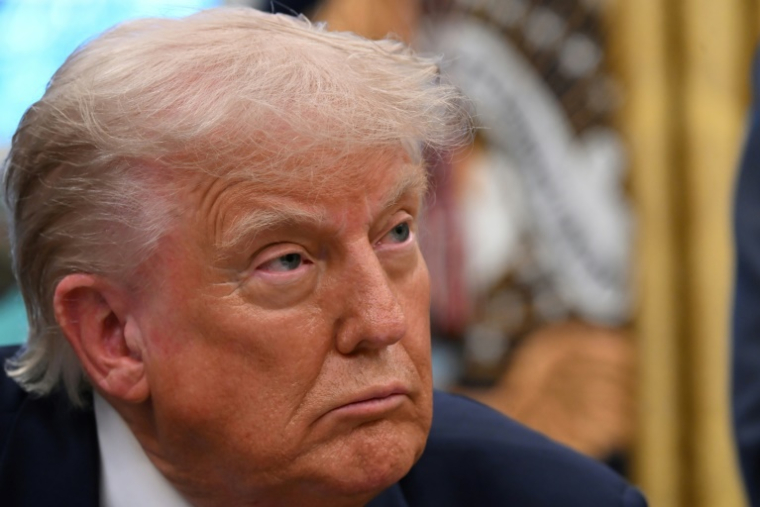 Le président américain Donald Trump dans le Bureau ovale de la Maison Blanche, le 5 mai 2025 à Washington ( AFP / Alex Wroblewski )