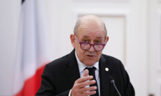 LA FRANCE ENTREPREND DE RAVIVER SES LIENS AVEC L'ALGÉRIE