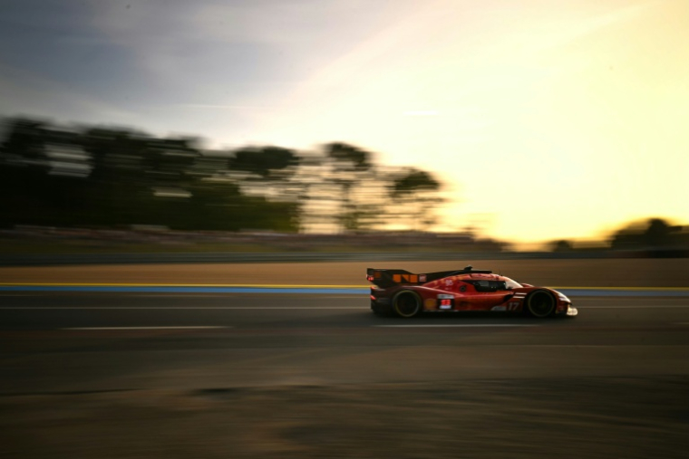 L'Hypercar Genesis N.17 est à la lutte pour rester dans le top 10 en fin de journée, le 13 juin 2026 aux 24 Heure du Mans ( AFP / Lou BENOIST )