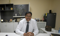 Le président Chan Santokhi lors d'un entretien avec l'AFP, le 22 mai 2025 à Paramaribo, au Suriname ( AFP / Juan BARRETO )