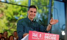 Le Premier ministre espagnol Pedro Sanchez s'adressant à une réunion du Parti socialiste basque