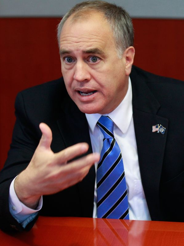 Le contrôleur de l'État de New York, Thomas DiNapoli, s'exprime lors d'une interview avec Reuters à New York