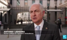 Espagne : les partisans de l'opposition vénézuélienne manifestent devant le Parlement espagnol