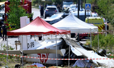 L'épave d'un avion Pilatus PC-6 après son crash à Tomblaine, près de Nancy, le 28 juin 2026 en Meurthe-et-Moselle ( AFP / Jean-Christophe VERHAEGEN )