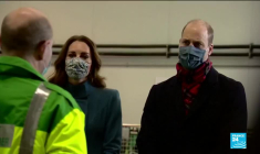 Covid-19 : une Britannique de 90 ans, première à recevoir le vaccin de Pfizer