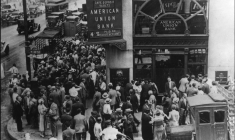 Le jeudi 24 octobre 1929, le Dow Jones chutait de 22,6% en séance avant de clôturer sur une baisse de 13%, un record à la baisse. (Crédit : wikimedia : American union bank.gif)