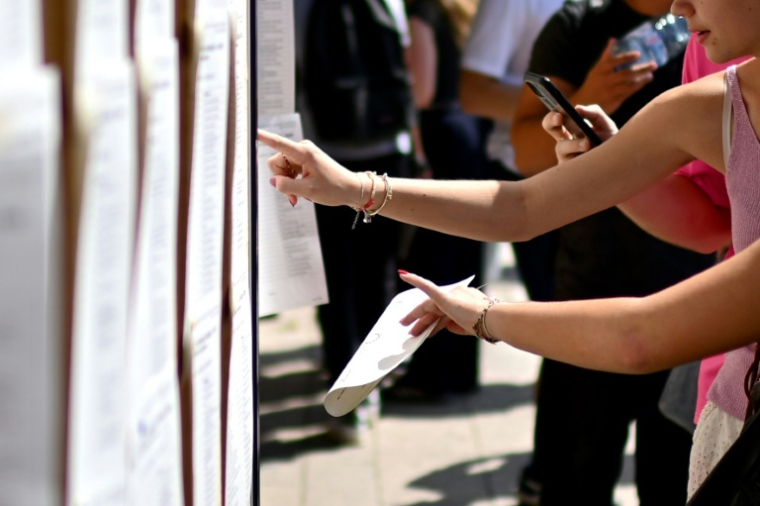 Une élève a décroché en juillet le baccalauréat à l'âge de neuf ans, devenant la plus jeune à obtenir ce diplôme de fin études scolaires ( AFP / Christophe ARCHAMBAULT )