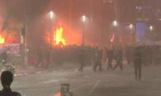 Indonésie: incendies en marge de manifestations après la mort d'un taxi