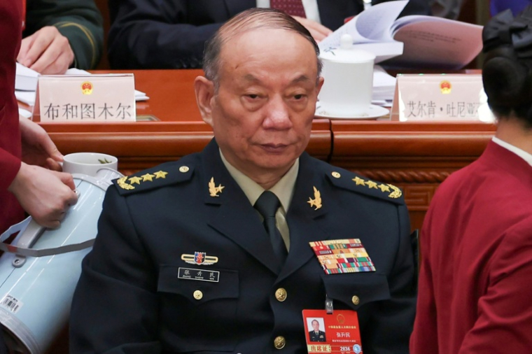 le général Zhang Shengmin, vice-président de la Commission militaire centrale chinoise, lors de la séance d’ouverture de l’Assemblée populaire nationale (APN) au Palais du Peuple, à Pékin, le 5 mars 2026 ( POOL / FLORENCE LO )