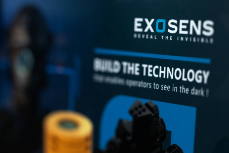 Le logo de l'entreprise française Exosens, leader mondial dans les domaines de l’amplification, de la détection et des technologies d’imagerie électro-optiques, le 9 octobre 2026 à Paris  ( AFP / Joel Saget )