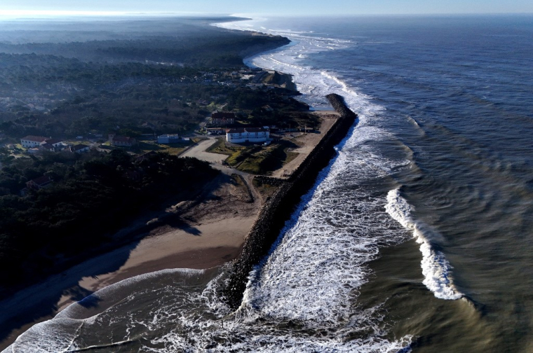 ( AFP / CHRISTOPHE ARCHAMBAULT )