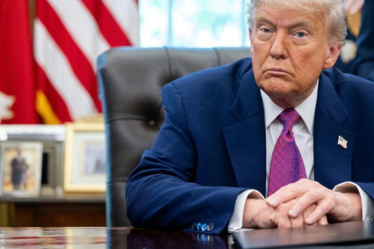 Le président américain Donald Trump dans le Bureau ovale de la Maison Blanche, à Washington, le 10 juin 2025 ( AFP / SAUL LOEB )