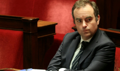 France's Prime Minister Sebastien Lecornu looks on during the debates on the two motions of no confidence tabled by the Parliament groups Rassemblement National (RN) and La France Insoumise - Nouveau Front Populaire (LFI), regarding the EU-Mercosur agreement at the National Assembly, France's lower house parliament, in Paris on January 14, 2026. ( AFP / Alain JOCARD )