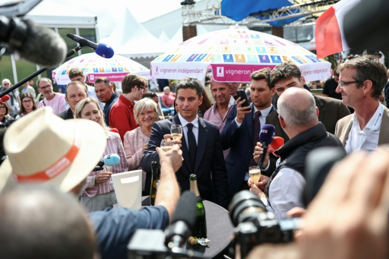 Le candidat Renaissance à l'élection présidentielle Gabriel Attal en visite à la foire de Châlons-en-Champagne, dans la Marne, le 30 août 2026 ( AFP / Sameer AL-DOUMY )