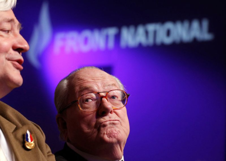 Le fondateur du parti politique d'extrême droite français Front National, Jean-Marie Le Pen, assiste à une réunion du parti à Paris