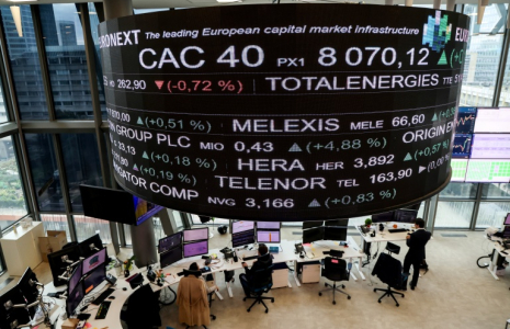 Euronext, dans le quartier d’affaires de La Défense, à l’ouest de Paris, le 9 octobre 2025. ( AFP / Ludovic MARIN )