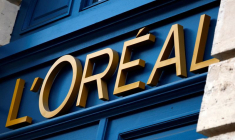 Le logo de L'Oréal sur un bâtiment à Paris