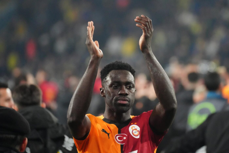 Le sauvetage de fou de Davinson Sánchez à la dernière seconde