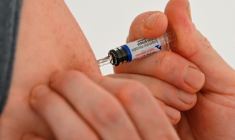 Les sénateurs ont approuvé dimanche à main levée la vaccination obligatoire contre la grippe des soignants exerçant à titre libéral ( AFP / Jean-Christophe VERHAEGEN )