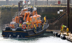Opération de sauvetage d'un bateau de migrants disparu à Douvres, Grande Bretagne