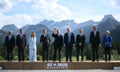 Photo de groupe des dirigeants pendant le sommet du G7, à Kananaskis, au Canada ( AFP / Brendan SMIALOWSKI )