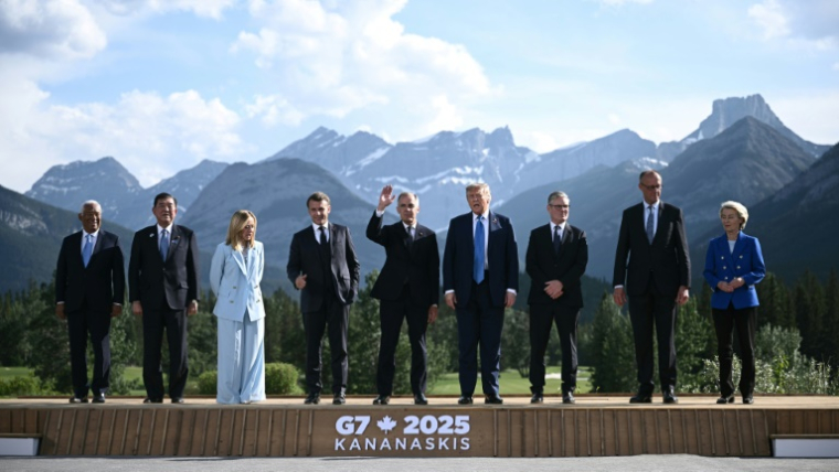 Photo de groupe des dirigeants pendant le sommet du G7, à Kananaskis, au Canada ( AFP / Brendan SMIALOWSKI )