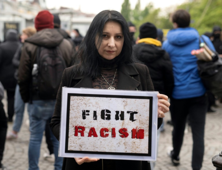 L'activiste tchétchène Rosa Dounaïeva à Vienne en Autriche le 27 avril 2022. ( AFP / JOE KLAMAR )