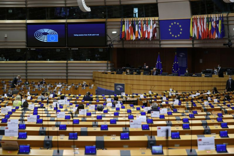 UE: LE PARLEMENT VEUT INCLURE LE TRANSPORT MARITIME DANS LES QUOTAS CARBONE