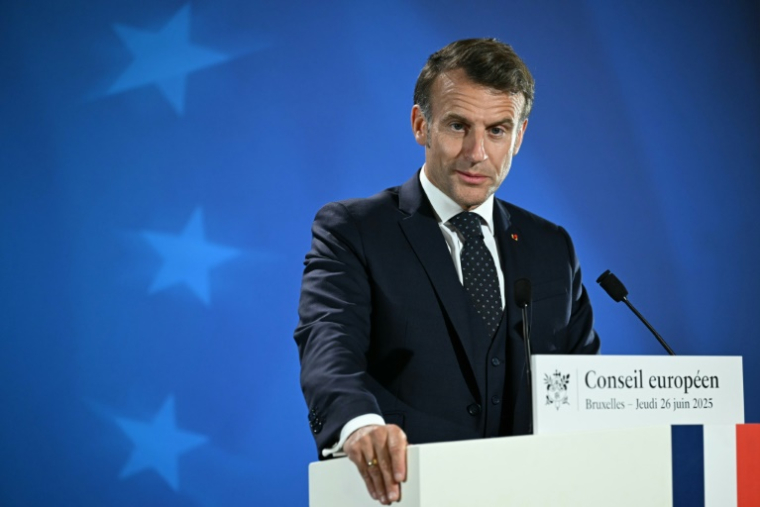 Le président français Emmanuel Macron tient une conférence de presse, à Bruxelles, le 26 juin 2025 ( AFP / NICOLAS TUCAT )