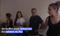 Dans l'Aude, des pompiers réunis autour d'un dîner préparé par des habitants