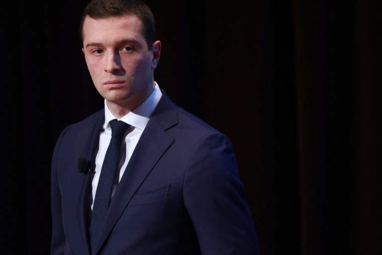 Jordan Bardella à Paris, le 21 mars 2023. ( AFP / THOMAS SAMSON )