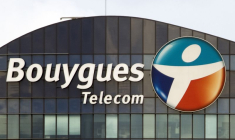 Logo de Bouygues Telecom sur la façade du siège de l'entreprise à Issy-Les-Moulineaux