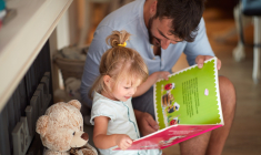 Après deux semaines de lecture quotidienne à voix haute, les chercheurs ont observé une amélioration significative de l’empathie cognitive et l’empathie globale. (crédit: Adobe Stock)