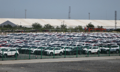 Des voitures sont entreposées sur un parking à Shanghai, en Chine.