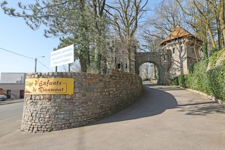 L'entrée du "village d'enfants" de la communauté catholique traditionaliste de Riaumont à Liévin, dans le Pas-de-Calais, le 7 mars 2025 ( AFP / FRANCOIS LO PRESTI )