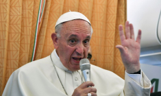 LE PAPE ESTIME QUE L'EGLISE DEVRAIT DEMANDER PARDON AUX HOMOSEXUELS