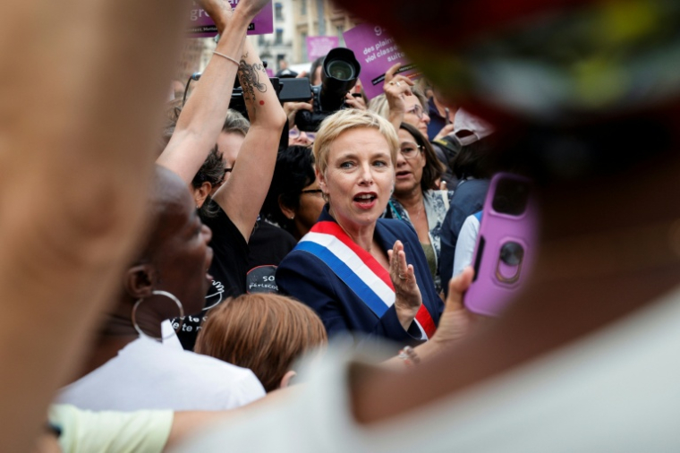 La députée du groupe Écologiste et Social Clémentine Autain participe à une manifestation contre les violences sexuelles devant le ministère de la Justice, le 7 septembre 2026, à Paris ( AFP / GEOFFROY VAN DER HASSELT )