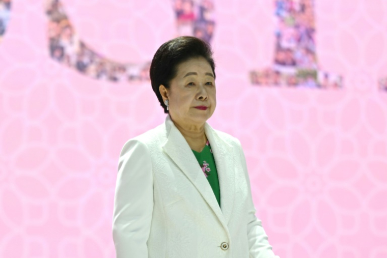 La dirigeante de l'Église de l'Unification (secte Moon), Han Hak-ja? assiste à une cérémonie de mariage de masse au Cheongshim Peace World Center, le 12 avril 2025 à Gapyeong, en Corée du Sud ( AFP / Jung Yeon-je )