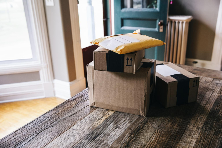 De nombreuses solutions permettent d’envoyer ses colis et paquets à moindres frais. ( crédit photo : Getty Images )