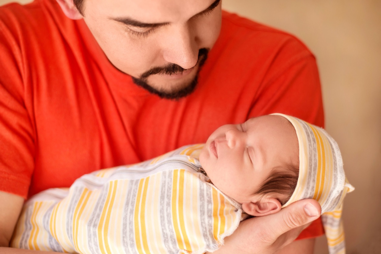 Le congé parental pour les pères évolue ! L'exposé des nouvelles règles. ( Crédits : © AMR Studio - stock.adobe.com)