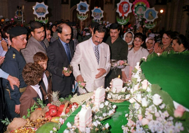 L'ancien président irakien Saddam Hussein célébrant son 63e anniversaire en 2000 ( INA / )