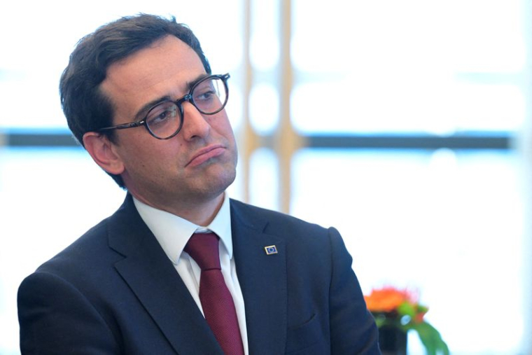 Le commissaire européen désigné Stephane Sejourne, vice-président exécutif pour la prospérité et la stratégie industrielle, assiste à une réunion du Conseil des commissaires à Bruxelles