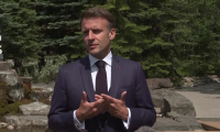 Ukraine: Macron dénonce le "cynisme" de Poutine après l'attaque de Kiev