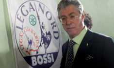 Umberto Bossi, leader de la Ligue du Nord, arrive pour une conférence de presse à Milan, le 29 mars 2010 ( AFP / GIUSEPPE CACACE )
